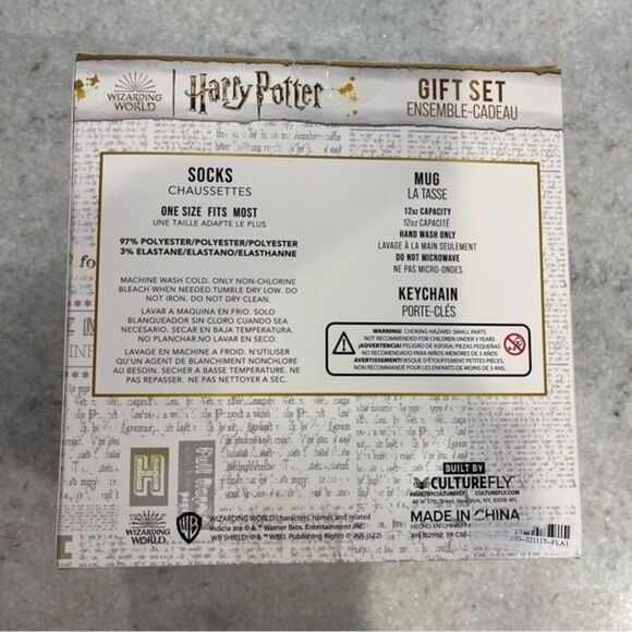 Harry Potter Gift Set with Socks, Mug & Keychain New in Box! - Picture 3 of 3